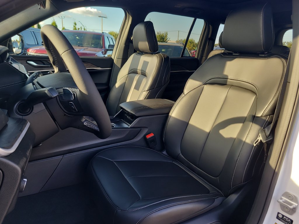 New 2027 Jeep Grand Cherokee Limited w/ Limited Altitude Package RWD image 19