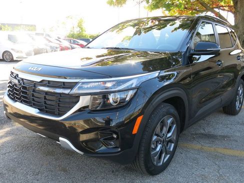 Used 2024 Kia Seltos S image 2