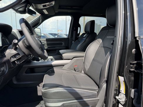 Used 2025 RAM 2500 Laramie AWD/4WD image 15