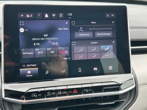 Used 2025 Jeep Compass Limited image 19