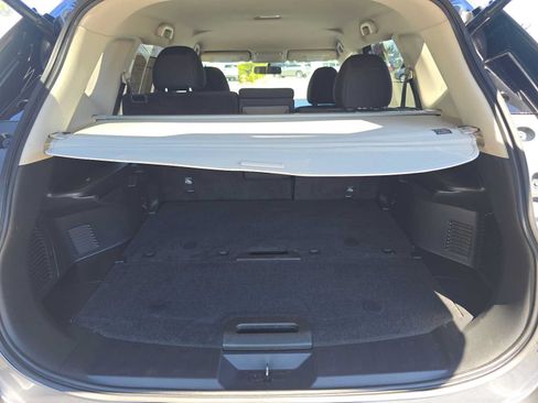 Used 2018 Nissan Rogue SV AWD/4WD image 14