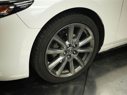 Used 2020 MAZDA MAZDA3 Hatchback w/ Preferred Package FWD image 4
