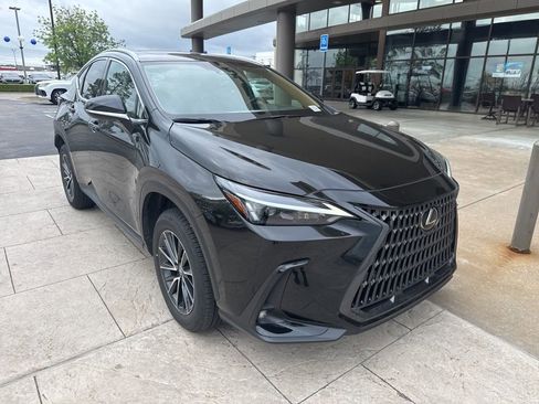 Used 2025 Lexus NX 250 FWD w/ Towing Package (2000 Lbs) image 2