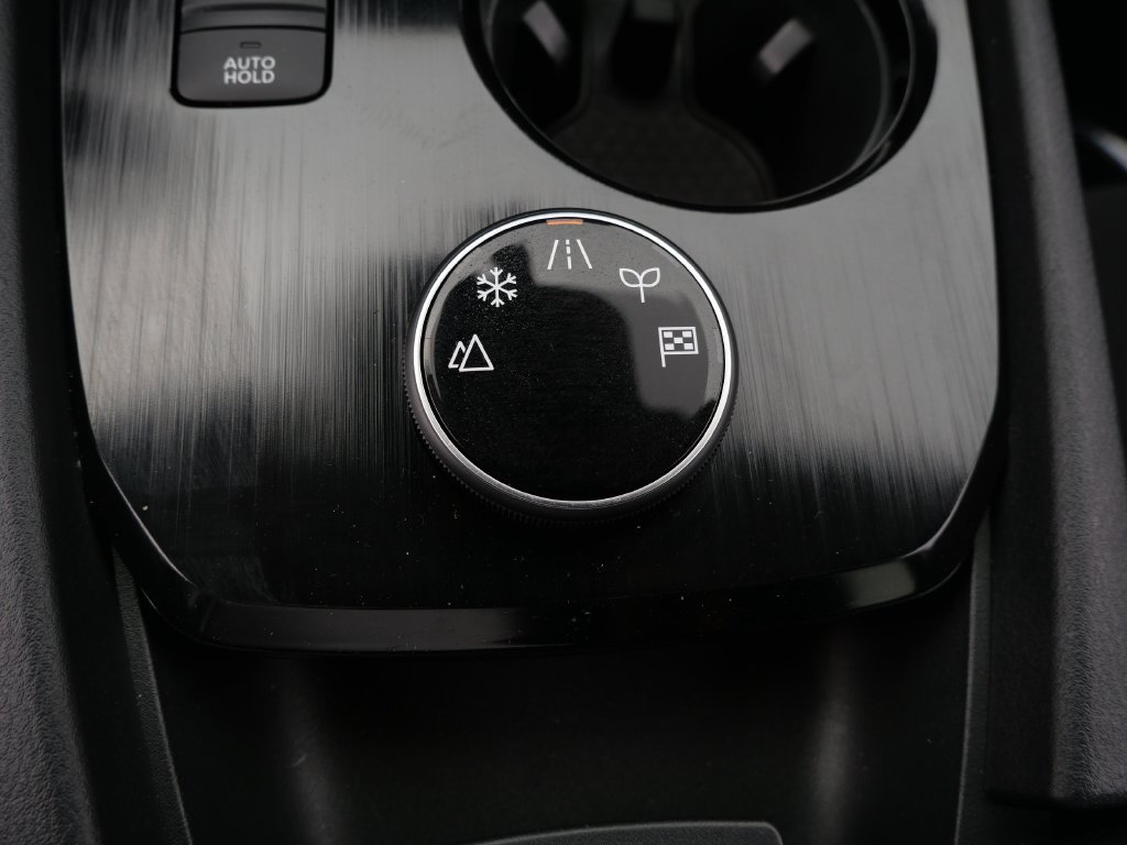 Used 2025 Nissan Rogue S AWD/4WD image 17