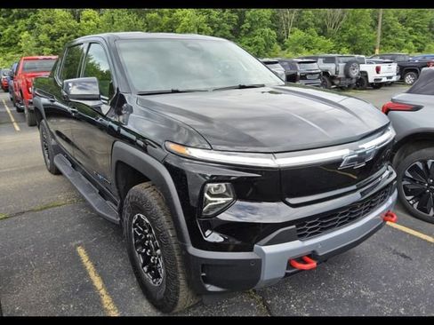 Used 2026 Chevrolet Silverado EV Trail Boss AWD/4WD image 4