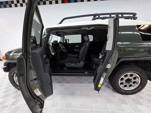 Used 2013 Toyota FJ Cruiser 4WD image 36