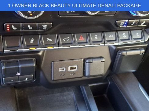Used 2022 GMC Sierra 2500 Denali w/ Denali Ultimate Package AWD/4WD image 25
