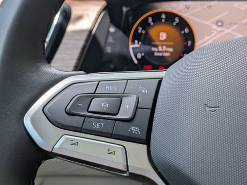 Certified 2025 Volkswagen Atlas SEL Premium R-Line image 31