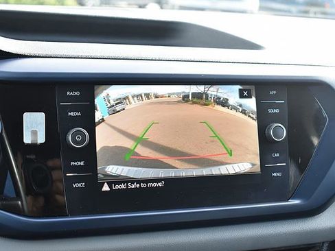 Used 2022 Volkswagen Taos SE image 18