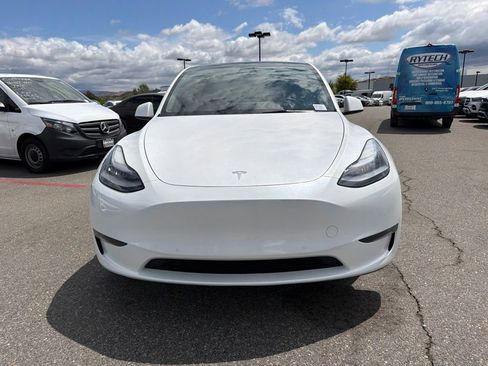 Used 2021 Tesla Model Y Long Range AWD/4WD image 2