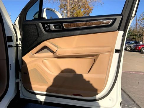 Used 2019 Porsche Cayenne image 21