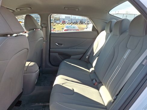 Used 2024 Hyundai Elantra SEL image 10