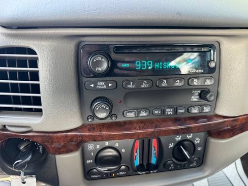 Used 2002 Chevrolet Impala w/ Preferred Equipment Group FWD image 20