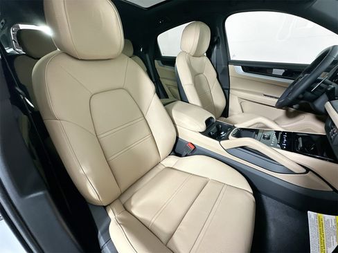 New 2026 Porsche Cayenne S image 28