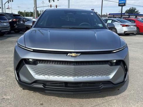 Used 2025 Chevrolet Equinox EV LT image 2