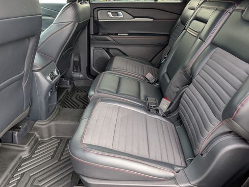 Used 2025 Ford Explorer ST-Line w/ ST-Line Street Pack AWD/4WD image 14