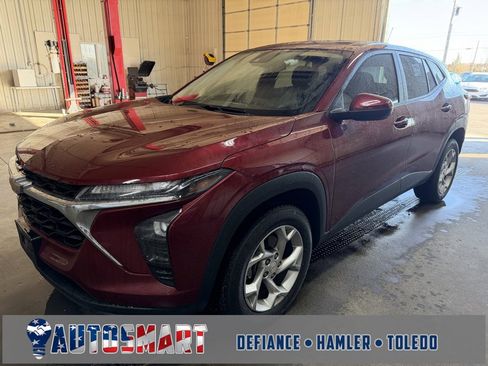 Used 2024 Chevrolet Trax LS w/ LS Convenience Package image 3