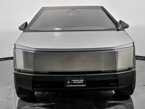 Used 2024 Tesla Cybertruck AWD Crew Cab image 4