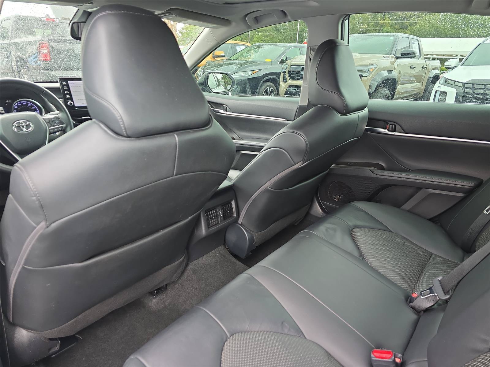Used 2022 Toyota Camry XLE w/ Navigation Upgrade Package FWD image 11