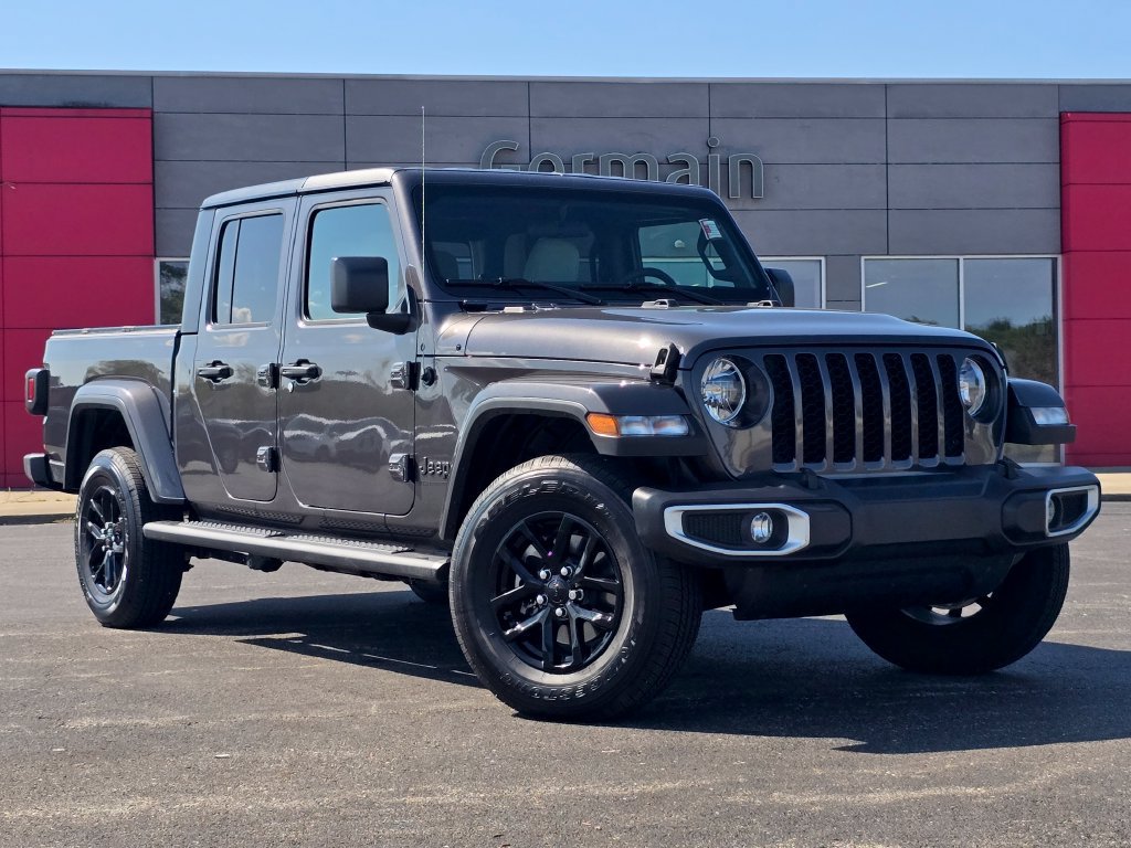Used 2023 Jeep Gladiator Sport AWD/4WD image 2