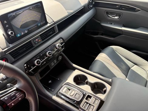 Certified 2025 Honda Pilot EX-L image 18