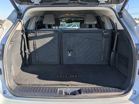 Used 2023 Toyota Highlander Bronze Edition image 14