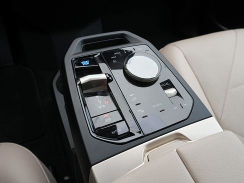 Used 2024 BMW iX xDrive50 w/ Premium Package AWD/4WD image 23