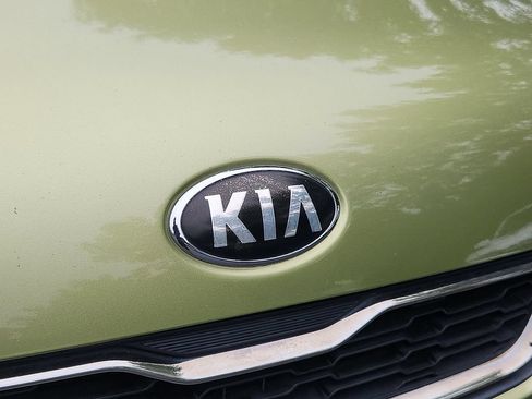 Used 2013 Kia Soul + w/ Audio Pkg FWD image 30