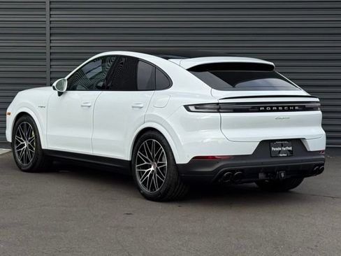New 2026 Porsche Cayenne E-Hybrid Coupe AWD/4WD image 3