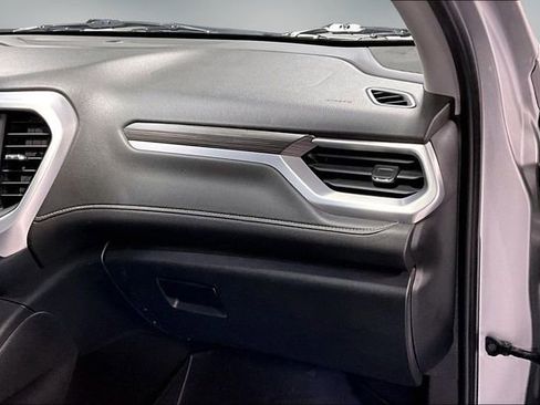 Used 2019 GMC Acadia SLT image 28