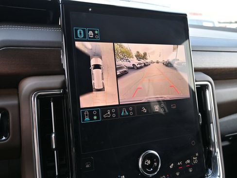Used 2025 GMC Yukon Denali Ultimate AWD/4WD image 13