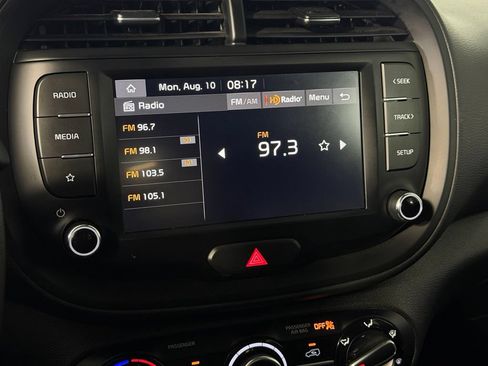 Used 2025 Kia Soul LX w/ LX Technology Package FWD image 18