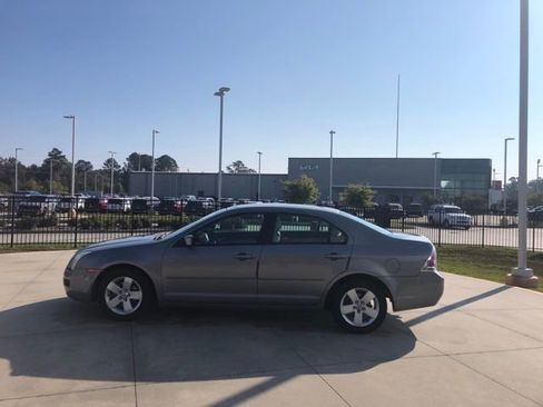 Used 2007 Ford Fusion SE image 2