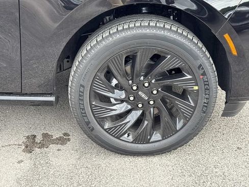 New 2026 Lincoln Navigator L Reserve AWD/4WD image 9