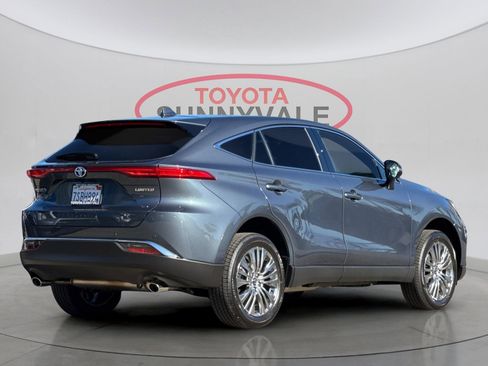 Used 2023 Toyota Venza Limited image 3