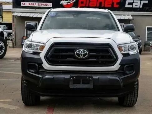 Used 2022 Toyota Tacoma SR image 3