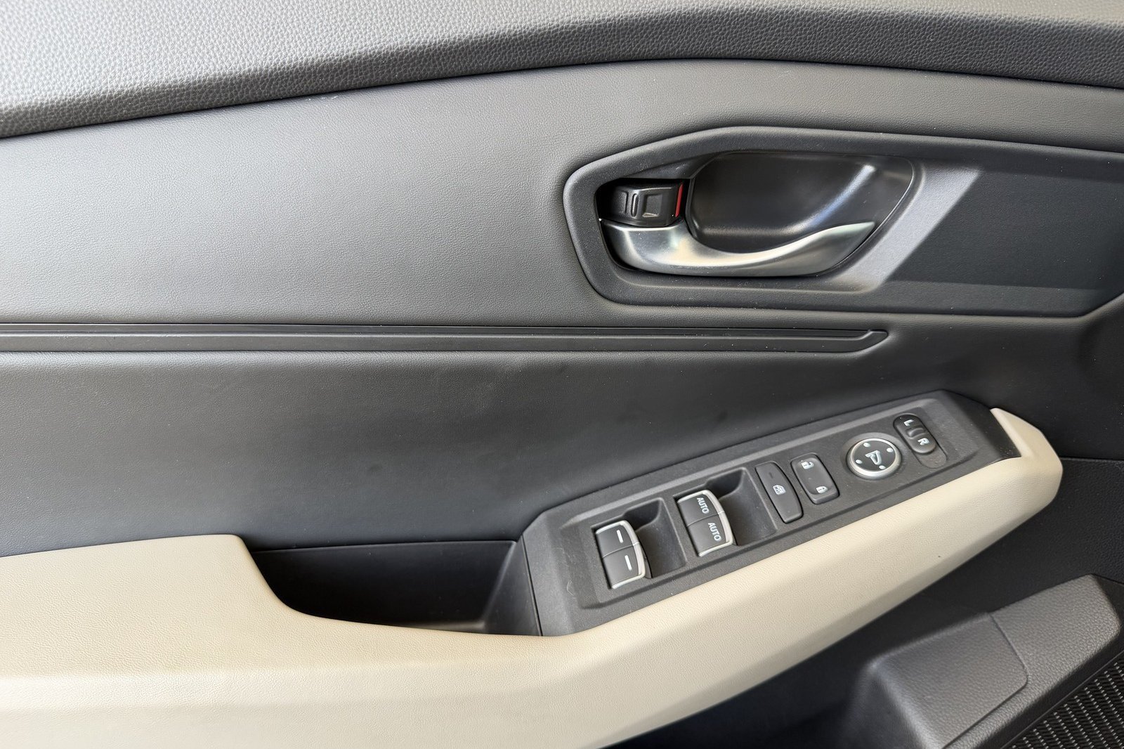 Used 2025 Honda Accord SE image 11