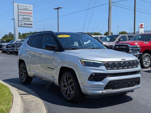 Used 2025 Jeep Compass Limited w/ Driver Assist Group I AWD/4WD image 3