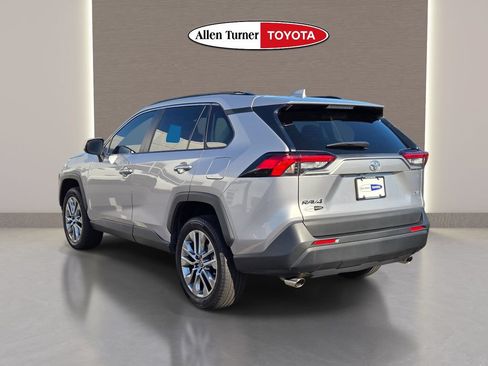 Used 2023 Toyota RAV4 XLE Premium FWD image 8