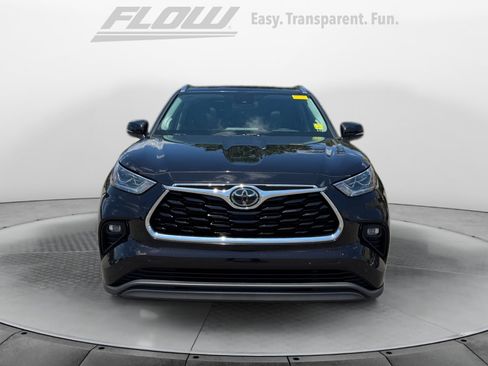 Used 2020 Toyota Highlander Limited FWD image 2