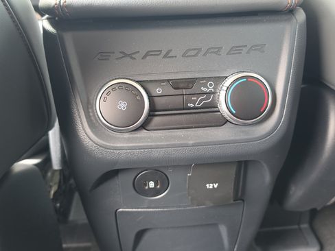 Used 2025 Ford Explorer Active w/ Active Comfort Package RWD image 22