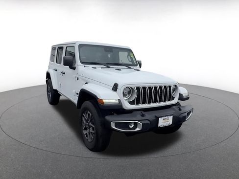 Used 2025 Jeep Wrangler Unlimited Sahara AWD/4WD image 3