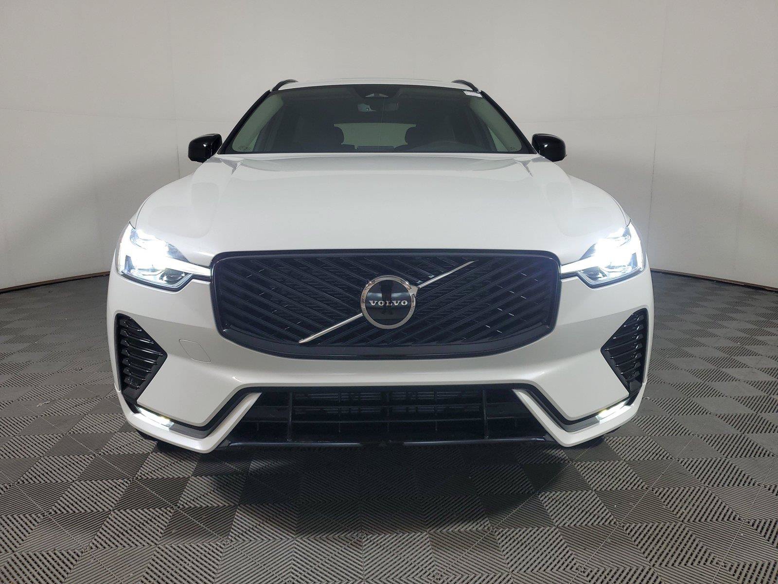 New 2027 Volvo XC60 B5 Core AWD/4WD image 2
