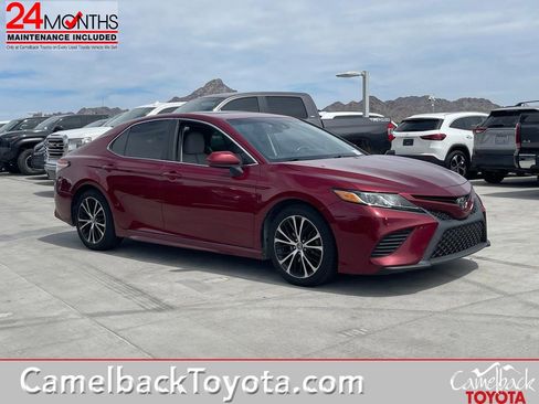 Used 2018 Toyota Camry SE image 1