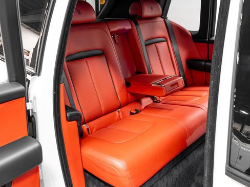 Used 2021 Rolls-Royce Cullinan Black Badge image 27