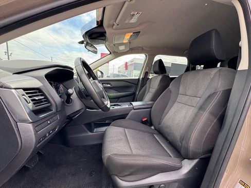 Certified 2025 Nissan Rogue SV FWD image 16
