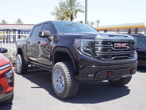 Used 2024 GMC Sierra 1500 AT4 w/ Technology Package AWD/4WD image 3