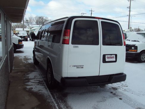 Used 2013 Chevrolet Express 1500 AWD image 5