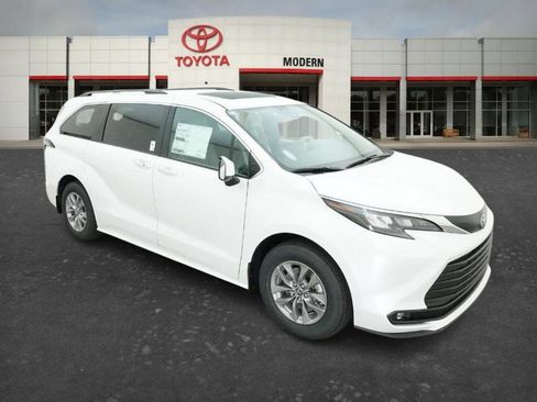 New 2026 Toyota Sienna XLE FWD image 19