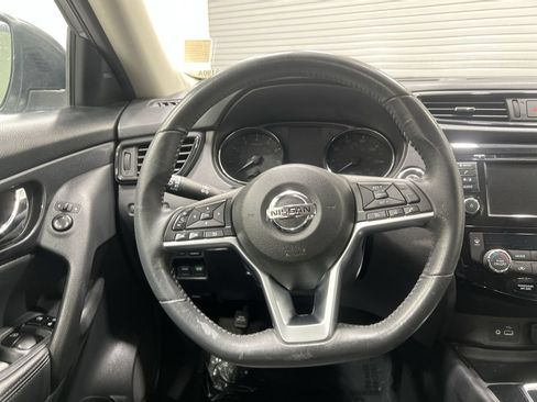 Used 2018 Nissan Rogue SV AWD/4WD image 14
